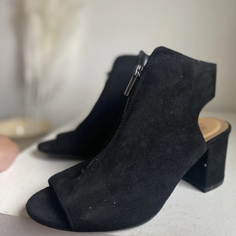 Y-Not? Women's Chunky Heel Shoes Size 7.5 U.S party faux suede Black